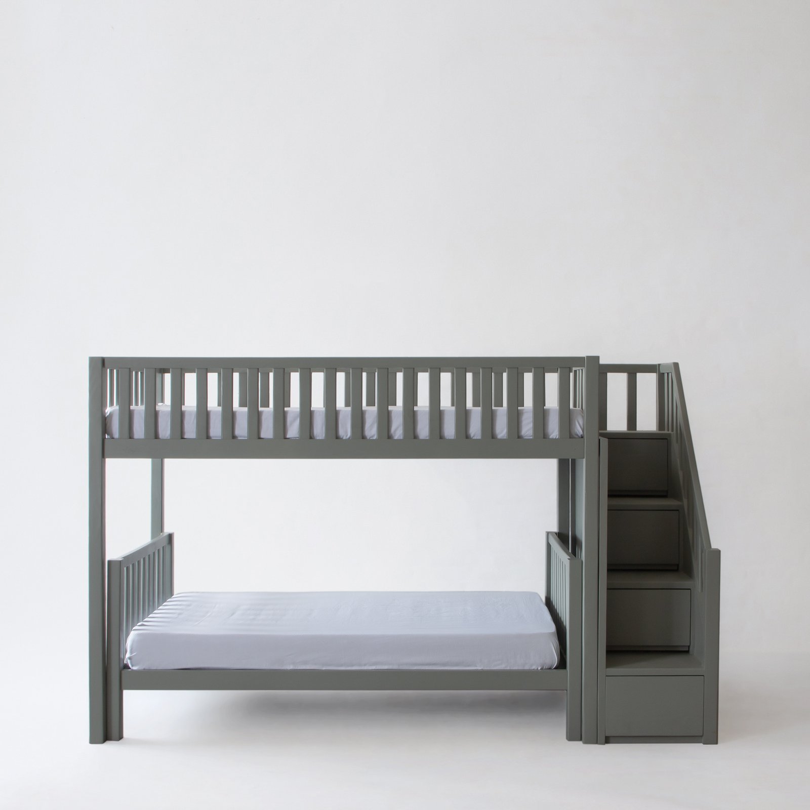 ISLAND BUNK BED WITH MY JUNIOR DREAM BED AND STORAGE STAIRCASE 
Frunt View