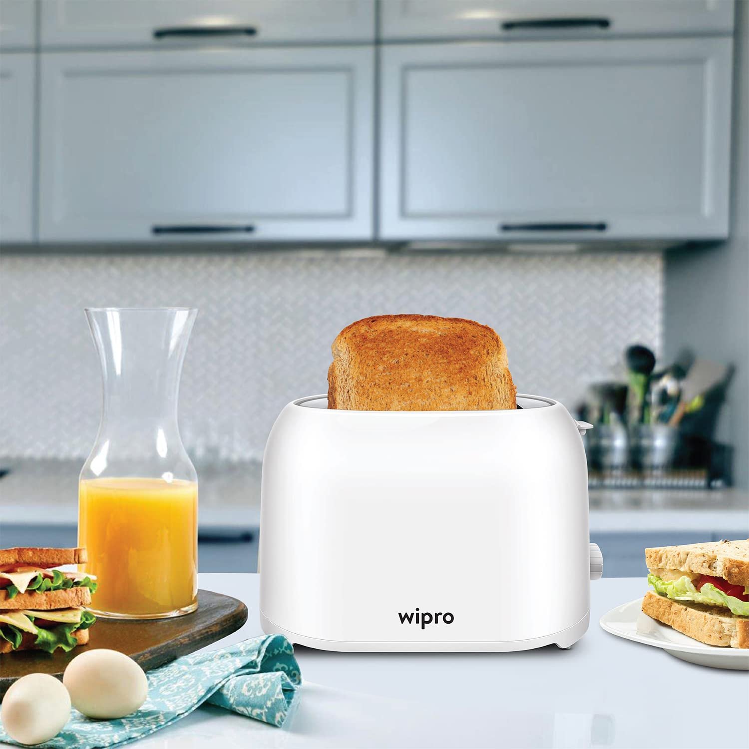 Wipro Vesta BT101 toaster from a side angle.